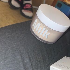 Milk makeup blur + set matte loose setting powder translucent light